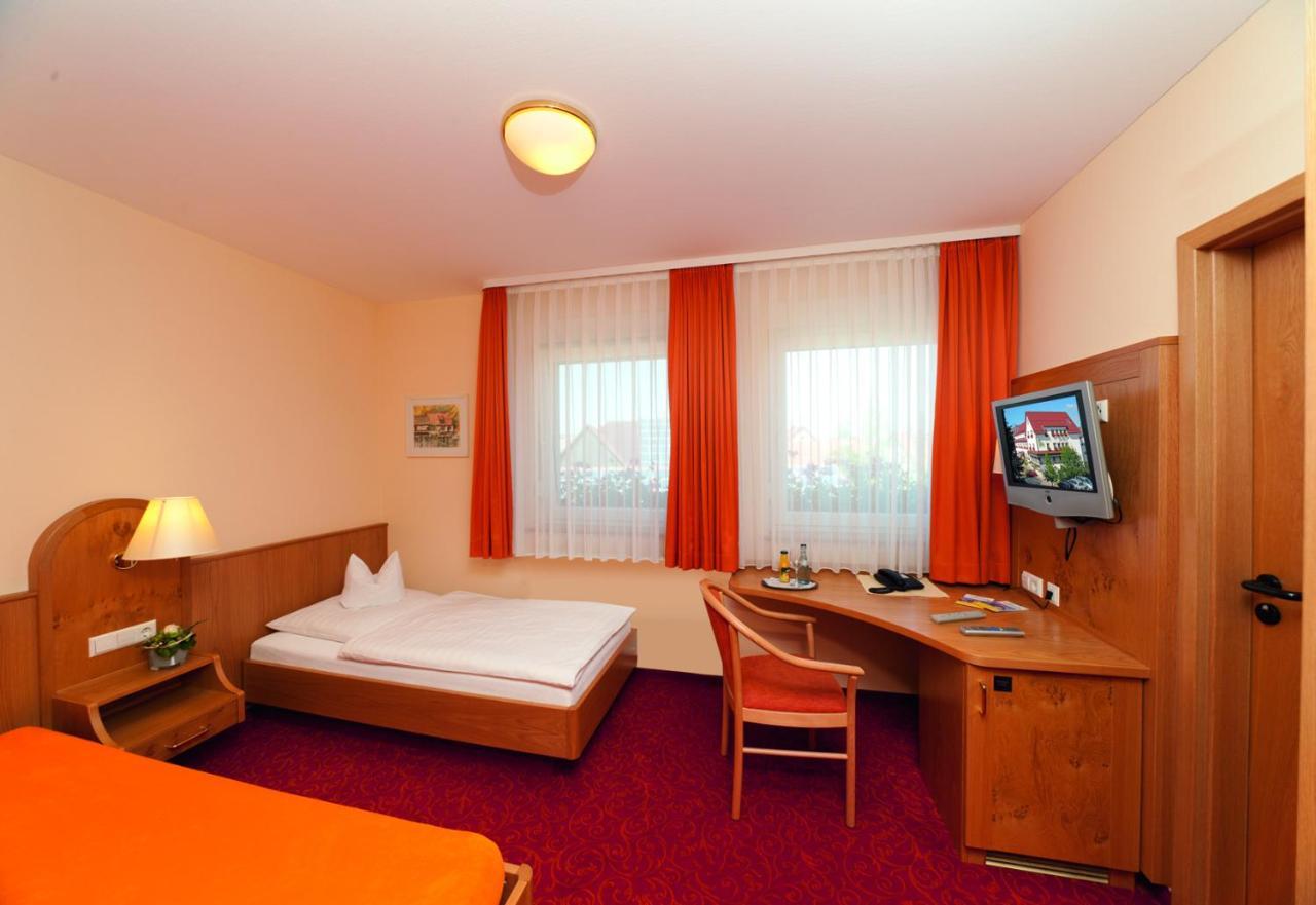 Gasthof - Hotel Zum Ochsen Gmbh Berghulen Bagian luar foto