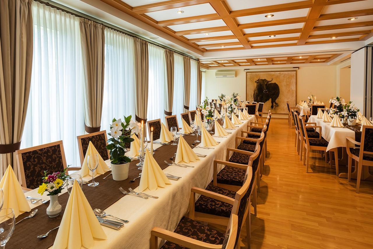 Gasthof - Hotel Zum Ochsen Gmbh Berghulen Bagian luar foto