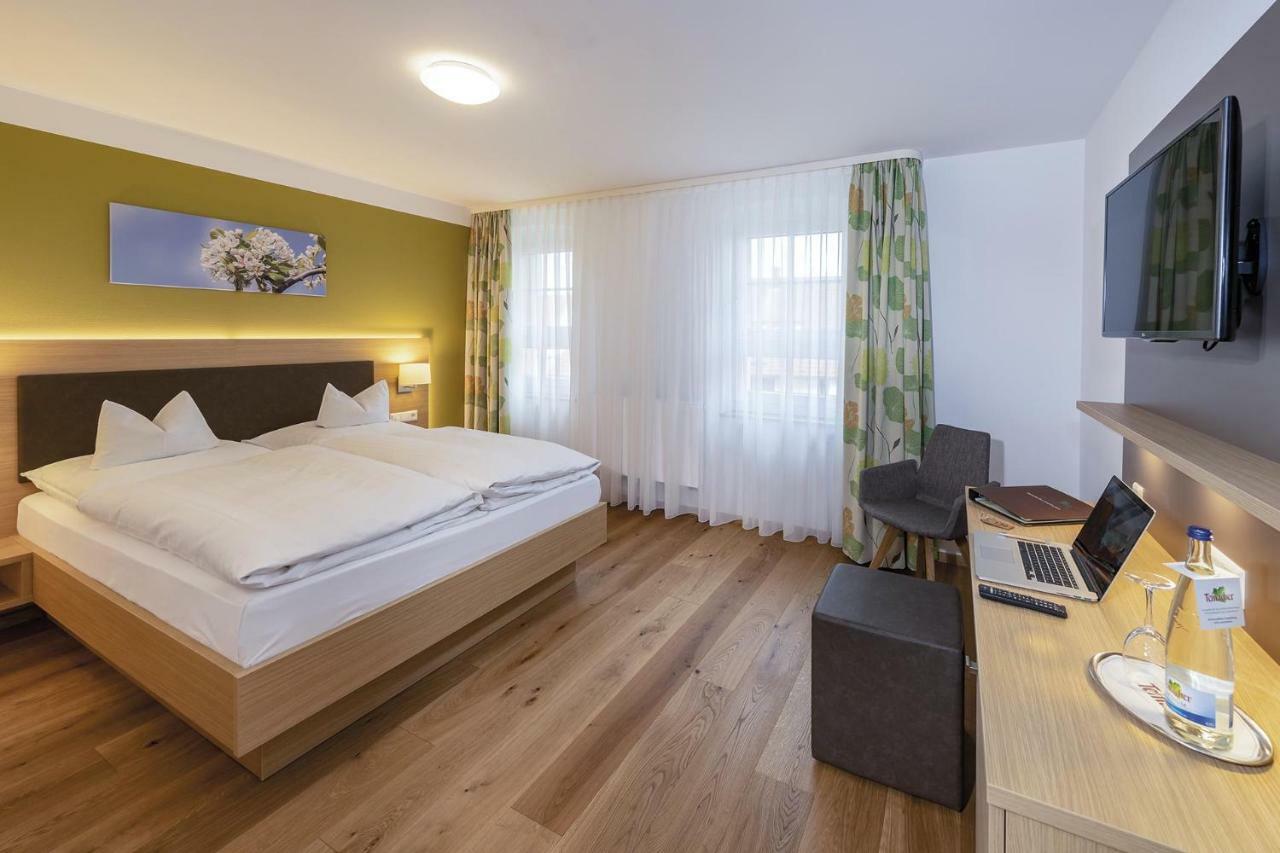 Gasthof - Hotel Zum Ochsen Gmbh Berghulen Bagian luar foto